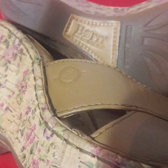 ❤SOLD❤$16 Born wedge leather sandals 7 3.5" - Picture 3 of 8